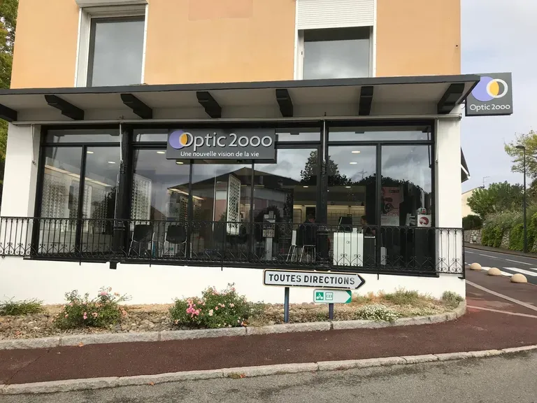 Monture de lunettes près de Coudures