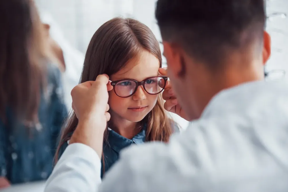 Lunettes enfant près de Coudures